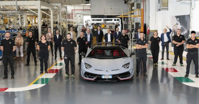Lamborghini Aventador, sfornato a Sant’Agata Bolognese l’esemplare n° 10.000