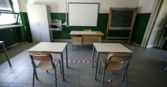 Copertina di Mancano i docenti, genitori in sciopero in una classe a Firenze: “Non mandiamo più i figli a scuola”. La preside: “Presto a regime”