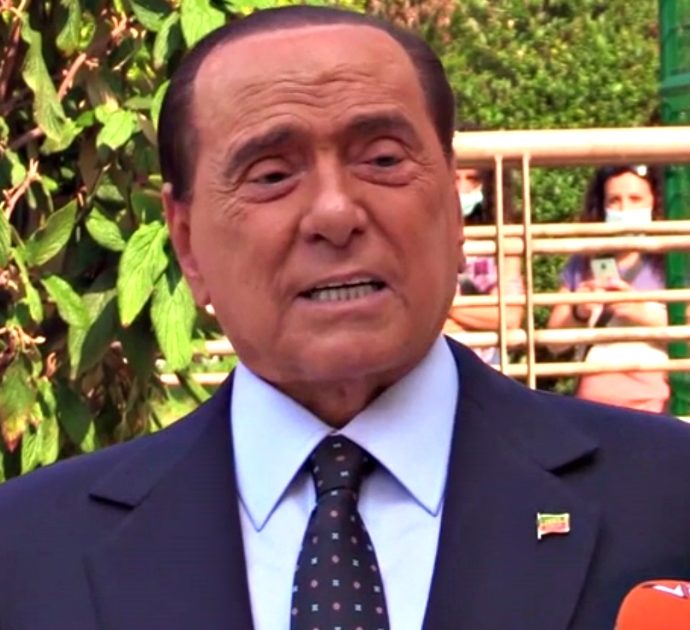 Silvio Berlusconi compie 84 anni, ma festeggia in quarantena. Da Tajani al Milan, gli auguri social: “Buon compleanno presidente”