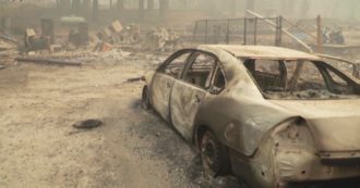 Copertina di La costa Ovest degli Usa continua a bruciare: le immagini dei paesi devastati dagli incendi