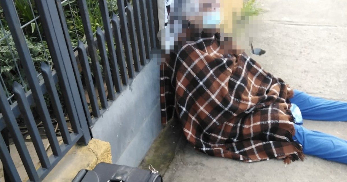 Si fa intestare la casa dalla madre e la vende: la donna di 88 anni finisce a dormire in strada