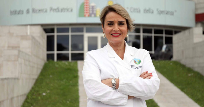 L’immunologa Viola sotto scorta dopo minacce dei No vax: “Stacco prima dal lavoro, anche i carabinieri devono tornare da loro famiglie”