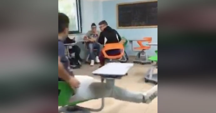 Banchi a rotelle usati come autoscontro: video diventa virale su TikTok (e Salvini lo rilancia). Ma l’autore specifica: “Risale al 2017”
