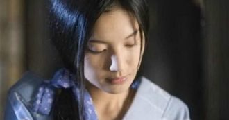 Copertina di Morta Sei Ashina, l’attrice di “Seta” è stata trovata senza vita nel suo appartamento: ipotesi suicidio