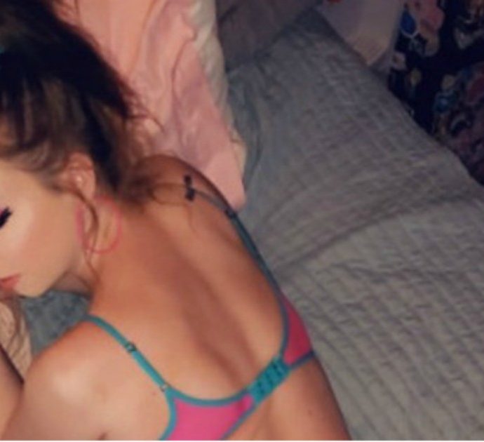 Zoe Parker, l’ex pornostar è morta nel sonno a 24 anni: aveva appena annunciato il fidanzamento