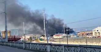 Copertina di Incendio al porto di Ancona, il risveglio della città: la colonna di fumo nero visibile a chilometri di distanza