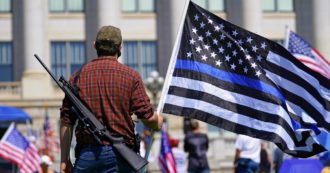 Copertina di Blue Lives Matter, il movimento che protesta a sostegno dei poliziotti americani: accusati di razzismo, non piacciono agli agenti di colore