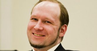Copertina di Breivik, stragista di Utoya, vuole fare causa alla Norvegia per le condizioni in carcere. E chiede la libertà condizionata