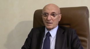 Copertina di Coronavirus, Di Lorenzo (Irbm): “A fine novembre prime dosi vaccino in Italia. 2-3 milioni di dosi se non ci saranno criticità”