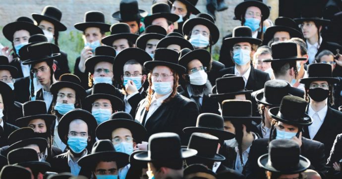 Copertina di Israele torna in lockdown: ma c’è chi pensa che il virus contagi solo i “miscredenti”