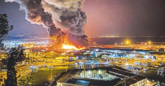 Copertina di Fiamme devastano il  porto, l’ipotesi del corto circuito