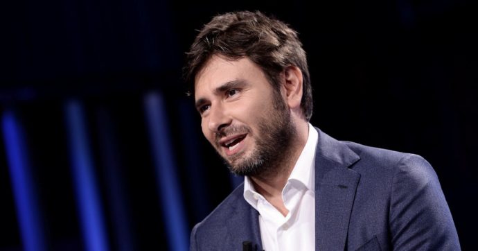 Di Battista dice Sì. Il ritorno sul palco però è un azzardo