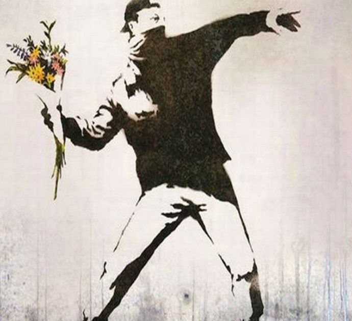 Banksy, “niente diritti a un anonimo”: l’Ue gli toglie il copyright del “Lanciatore di fiori”
