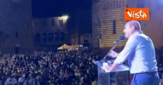Copertina di Regionali, Zingaretti a Pistoia: “In Toscana non può vincere chi candida persone che dicono ‘boia chi molla’, combattiamo per la democrazia”