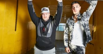 Copertina di Emis Killa e Jake La Furia a FqMagazine: “Se il lavoro si ferma per mesi e la gente muore di fame c’è qualcosa di sbagliato nel sistema”