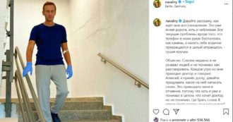 Copertina di Alexei Navalny torna a camminare e si mostra su Instagram: “Guarigione non è vicina. Facevo fatica a parlare e riconoscere persone”