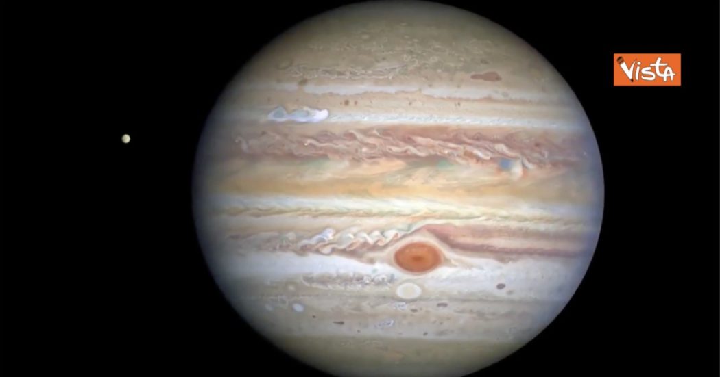 La Nasa cattura nuove immagini di Giove e del suo satellite Europa: il super-telescopio Hubble mostra scene inedite