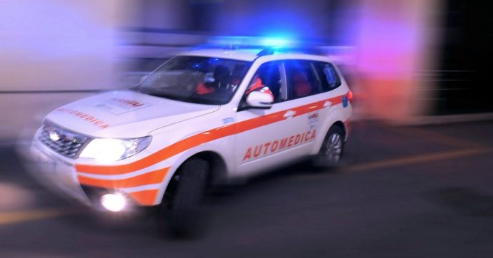 Torino, auto con quattro ragazzi a bordo si schianta contro un muro: 18enne muore carbonizzato