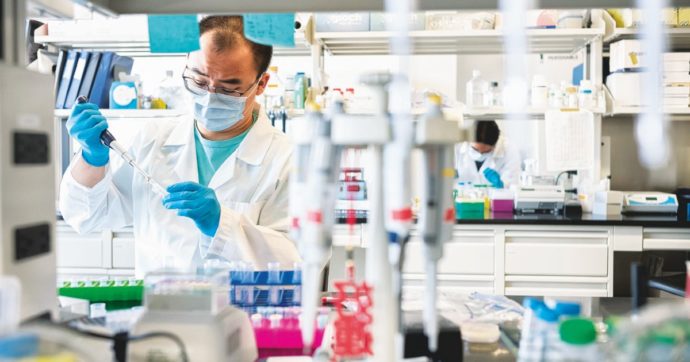 Test salivari, ok dello Spallanzani. Il tampone si farà solo ai positivi