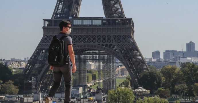 Allarme bomba alla Tour  Eiffel rientrato