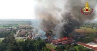 Copertina di Verona, un gigantesco rogo ha distrutto una residenza per anziani ad Albaredo D’Adige. Intervenute 7 squadre dei vigili del fuoco