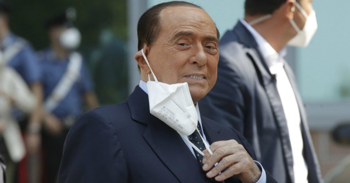 Silvio Berlusconi costretto a rinunciare al matrimonio del figlio Luigi: “Tampone negativo, ma è ancora convalescente”
