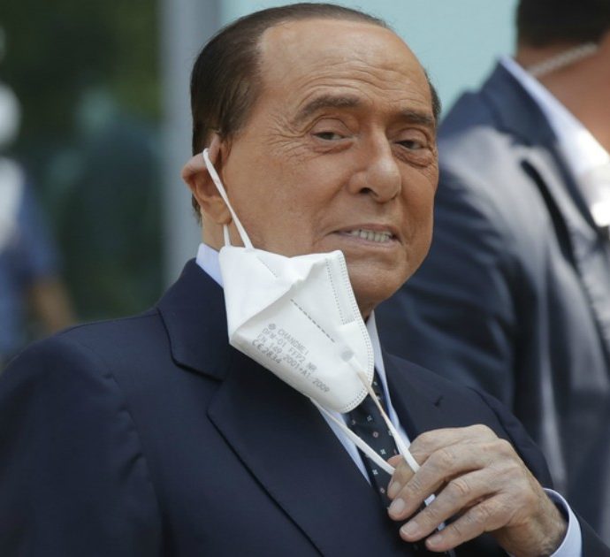 Silvio Berlusconi costretto a rinunciare al matrimonio del figlio Luigi: “Tampone negativo, ma è ancora convalescente”