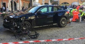 Copertina di Travolge turisti col Suv e uccide una donna: conducente arrestato per omicidio stradale e lesioni