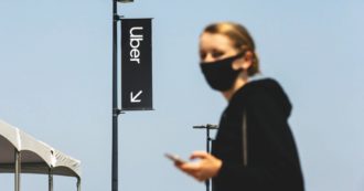 Copertina di Uber si allea con la coop rossa