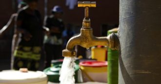 Copertina di Texas, trovata ameba mangia-cervello nella rete idrica: vietato usare l’acqua del rubinetto