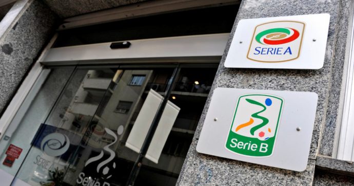 Copertina di Lega Calcio: primo stop alla vendita ai fondi stranieri
