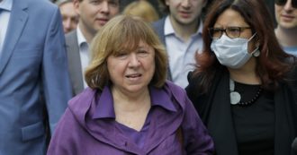 Copertina di La premio Nobel Svetlana Alexievich lascia la Bielorussia: gli altri membri del consiglio dell’opposizione tutti in carcere o in esilio