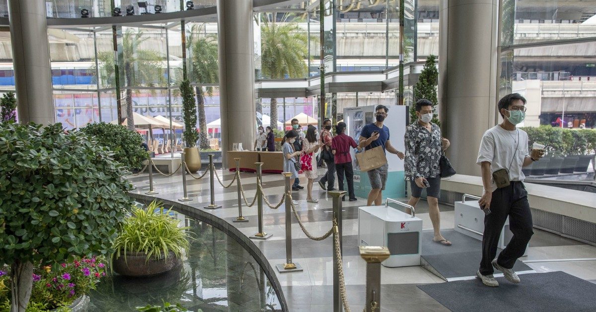 Scrive una brutta recensione all’albergo e ora rischia due anni di carcere: la storia di un turista in Thailandia