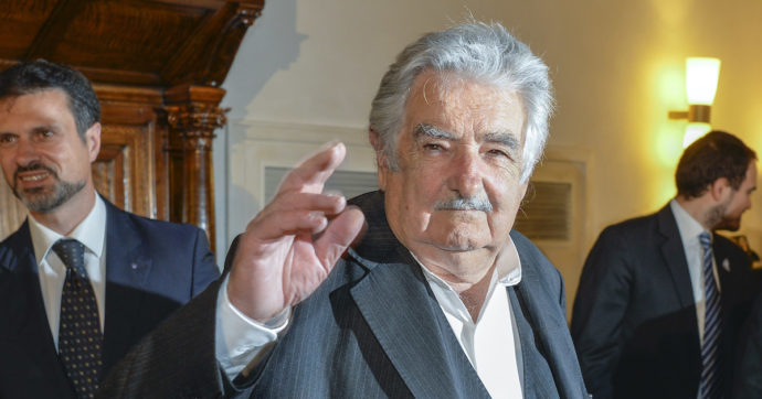 L’ex presidente dell’Uruguay José Pepe Mujica lascia la politica: “Non mi resta molto da vivere, devo gestire bene il mio tempo”