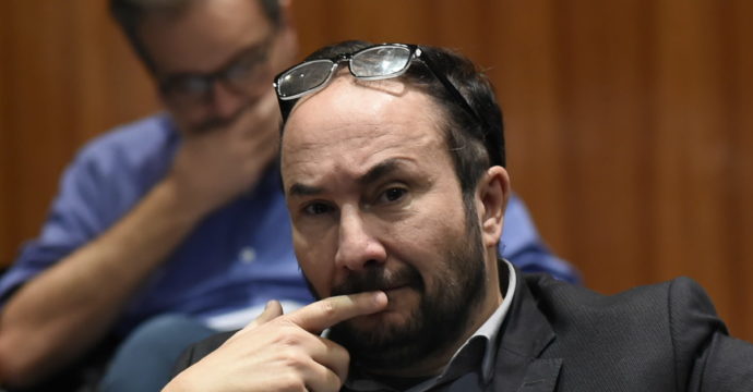 Coronavirus, “dire che è solo un’influenza è da irresponsabili”: il segretario di Rifondazione Comunista Acerbo ricoverato per Covid