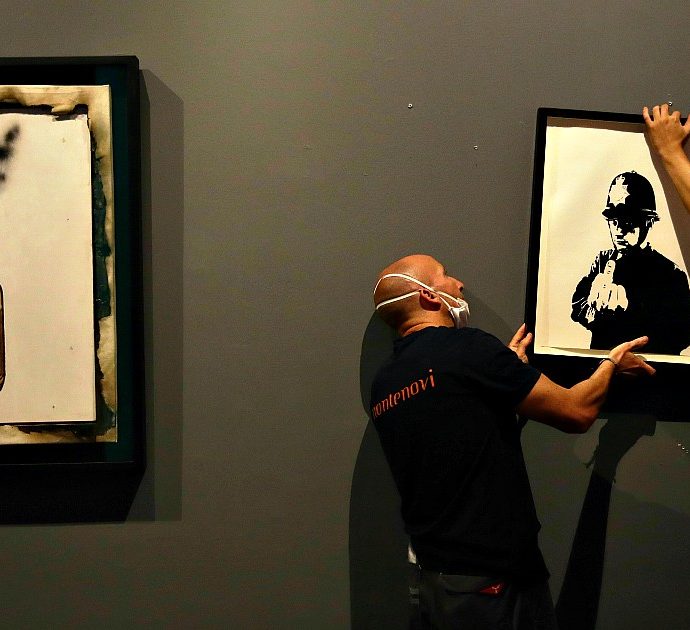 Salvate Banksy dalla Banksy-mania. Vittima del consumismo? Più vuole essere outsider più diventa insider (e non è un bene)