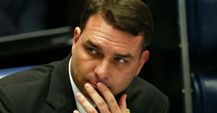“Il figlio di Bolsonaro indagato per riciclaggio, peculato e associazione a delinquere”: teneva e riciclava parte dello stipendio di collaboratori