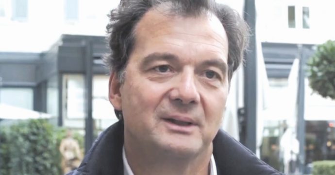 Camici di famiglia, acquisiti atti negli uffici di Dini