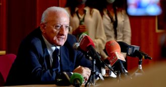 Copertina di Caro De Luca, le scuole chiuse sono una sconfitta: anche Don Milani disapproverebbe