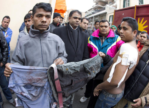 Remissivi e spaventati, i “Bangla” presi di mira per razzismo (e divertimento)