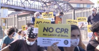 Copertina di “No ai lager di Stato”: il flashmob a Milano contro l’apertura del Centro di permanenza per il rimpatrio dei migranti – Video