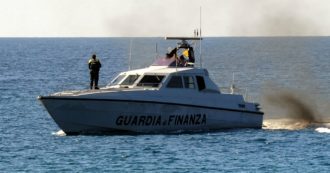 Copertina di Lampedusa, Guardia di Finanza insegue peschereccio tunisino che non si è fermato all’alt: arrestato comandante