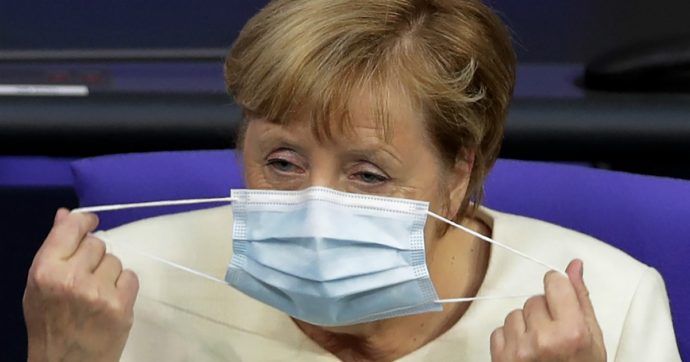 Germania, Merkel: “Restrizioni dove i contagi sono più alti o il virus sarà fuori controllo. Aiuto dell’esercito”