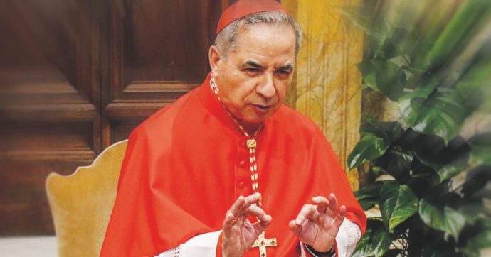 Scandalo Vaticano, Angelo Becciu andrà a processo con altri 9 con l’accusa di peculato e abuso d’ufficio: “Contro di me trame oscure”