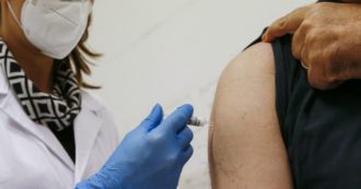 Vaccino anti-Covid, Conte: “L’ha ricevuto 1 milione di italiani. Siamo primi in Ue per numero di persone vaccinate, incoraggiante”