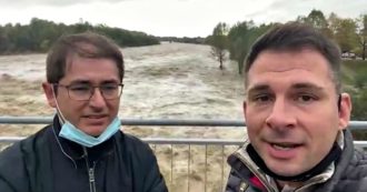 Copertina di Maltempo in Piemonte, i due sindaci in una diretta Facebook poco prima del crollo: “Riapriamo il ponte di Romagnano Sesia”