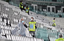Copertina di Con le riaperture tornano anche il calcetto e i tifosi sugli spalti: “In zona gialla 1.000 negli stadi e massimo 500 nei palazzetti”