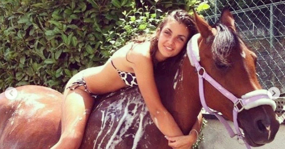 Elettra Lamborghini: “Com’è potuto succedere, amore mio?”. Il dolore per la perdita della sua Lolita