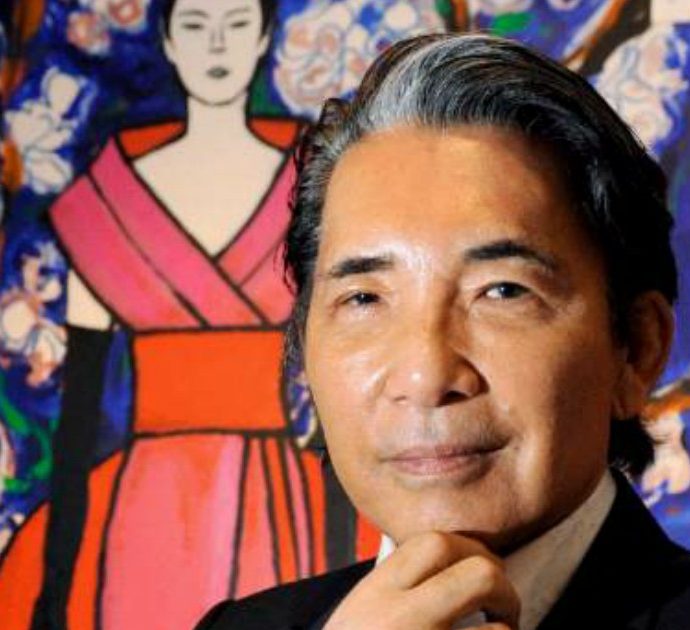 Chi era Kenzo Takada lo stilista giapponese morto di Covid che conquistò Parigi: dalle riviste rubate alla sorella alle passerelle con gli elefanti