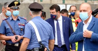 Copertina di Niente folla, comizi e martirio. Salvini al processo resta solo